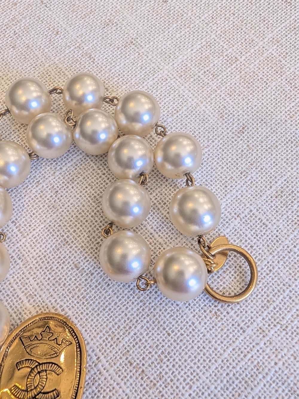 Chanel Vintage Coco Crown Double Strand Pearl Bracelet - Picture 4 of 8